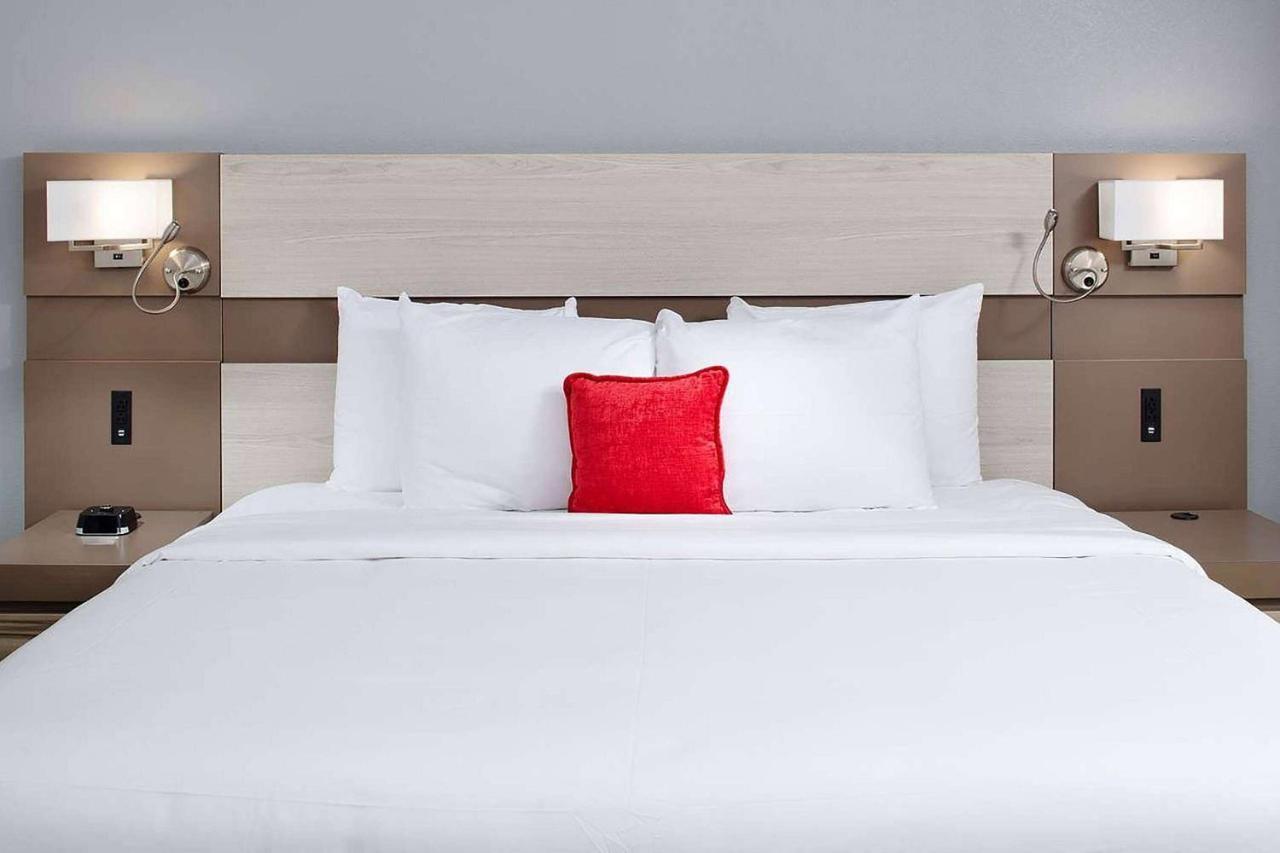 Отель Wyndham Garden Columbia-Ft Jackson Экстерьер фото