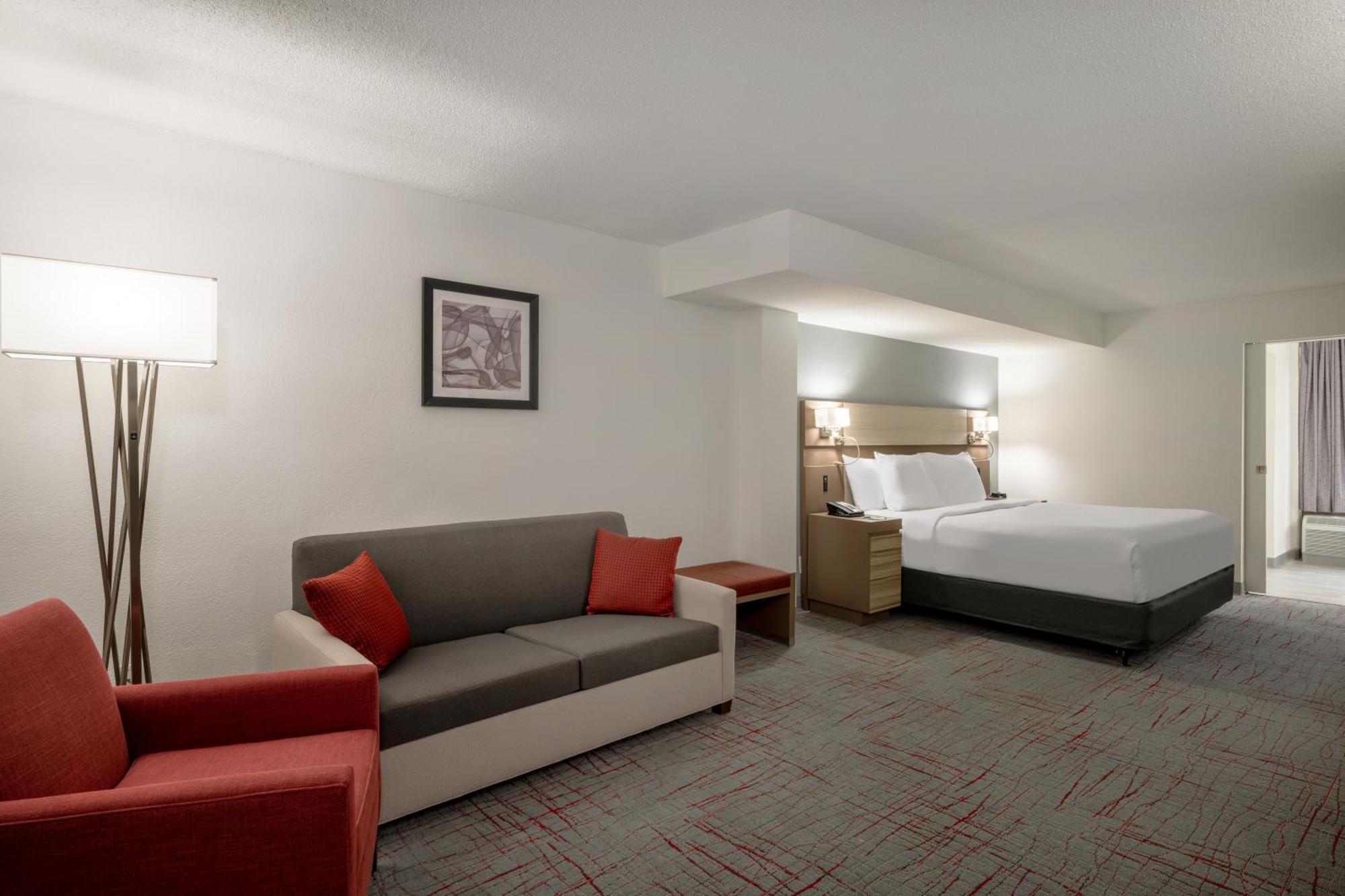 Отель Wyndham Garden Columbia-Ft Jackson Экстерьер фото
