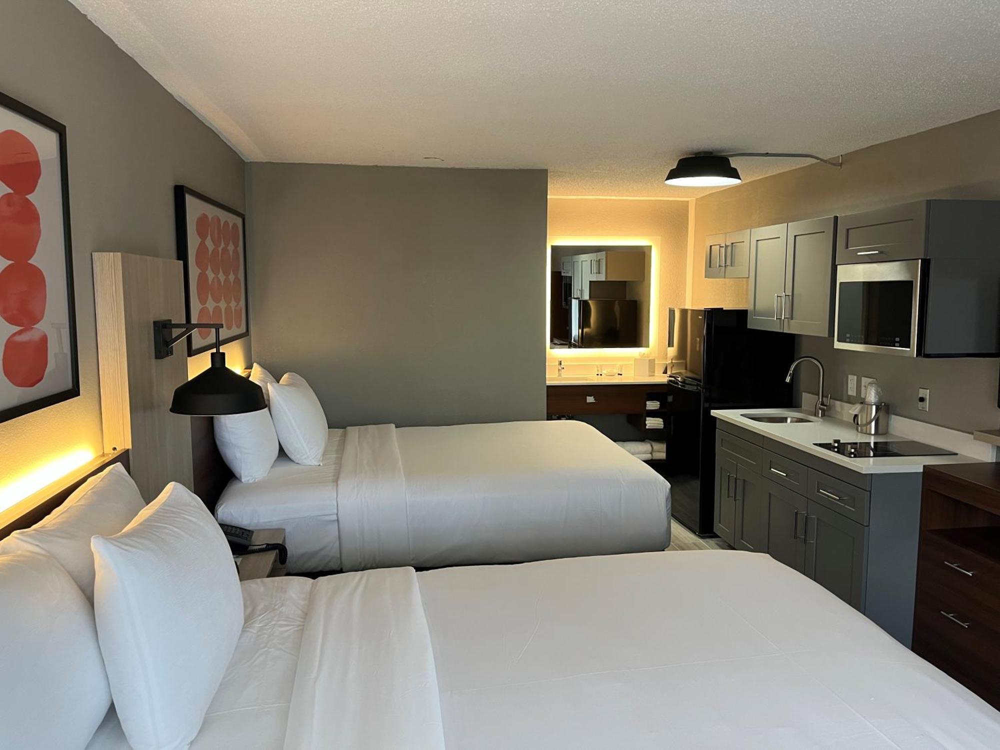Отель Wyndham Garden Columbia-Ft Jackson Экстерьер фото